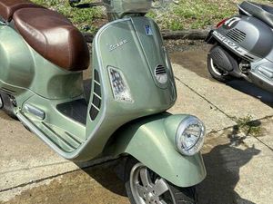 ② VESPA GTV 250 ( SLECHTS 4164 KM)
