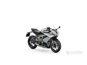 TRIUMPH DAYTONA 660