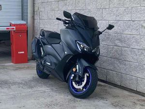 YAMAHA TMAX 560 NERO