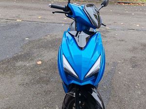 VEND SCOOTER ESSENCE TNT 8000 KM GARANTIE JUSQU'À JUIN 2026 FONCTIONNE TRÈS BIEN JE LE VENDS CAR J'EN PREND 1 PLUS PUISSANT PRIX 1300