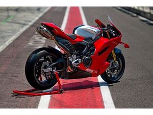DUCATI PANIGALE V4R PERFORMANCE AKRA 239 PS 330 KM/H