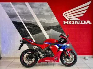 ② HONDA CBR600RR (ANNÉE DE CONSTRUCTION 2024)