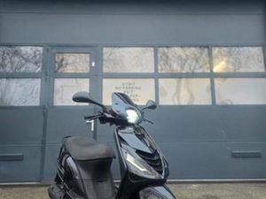 PIAGGIO ZIP SP 2TAKT 2017 MET GARANTIE! — SCOOTERS | PIAGGIO — MARKTPLAATS