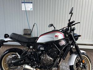 YAMAHA XSR700