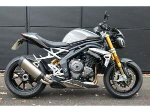 TRIUMPH SPEED TRIPLE 1200 RS FOR SALE IN WEST BYFLEET