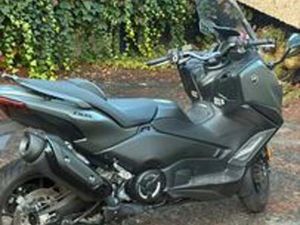 YAMAHA TMAX 560 2025