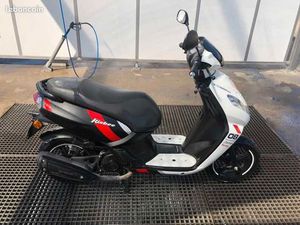 SCOOTER 50 CC PEUGEOT 2T ANNÉE 2020?