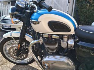 TRIUMPH BONNEVILLE T 120