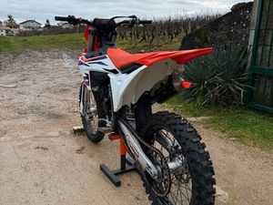 125 SX