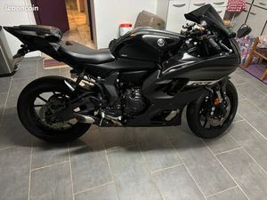 YAMAHA R7