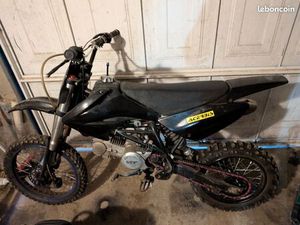 VENDS MOTO DIRT 125 CC