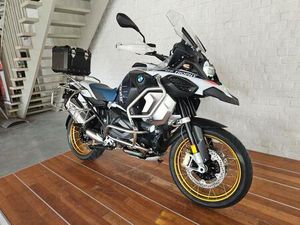 ② BMW R1250GS ADVENTURE TROPHY, 06/2023 KOFFERS, 10600 KM.