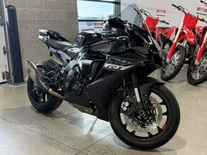 2024 YAMAHA YZF-R1 R1