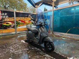 VESPA SPRINT 50 IGET (2020) “FERRARI CUSTOM” — SCOOTERS | VESPA — MARKTPLAATS