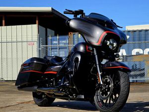 2018 CVO® STREET GLIDE®
