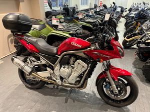 YAMAHA FZS1000 FAZER • 2001