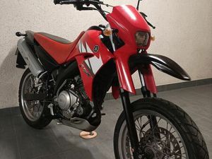 YAMAHA XT125