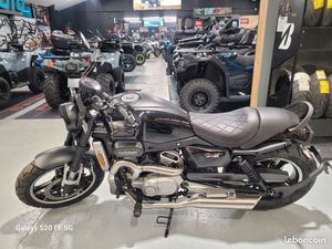 HYOSUNG GV 125 X NOIR MÉTALLISÉ