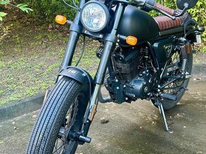 ARCHIVE MOTORCYCLE 125 CAFÉ RACER – 5525 KM – TRÈS BON ÉTAT – 3 900