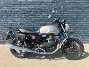 ② MOTO GUZZI V7 STONE 2018 IN GOEDE STAAT