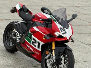 DUCATI V2 PANIGALE TROY BAYLISS + VIELE EXTRAS