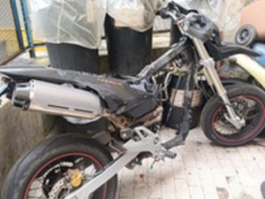 FMX 650 MOTORE GUASTO , SOLO TELAIO E IL RESTO