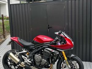 TRIUMPH SPEED TRIPLE 1200 RR
