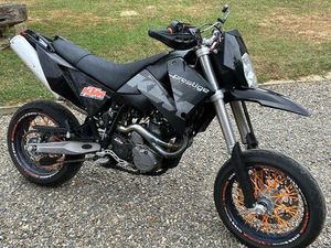 MOTO KTM 640 SUPERMOT