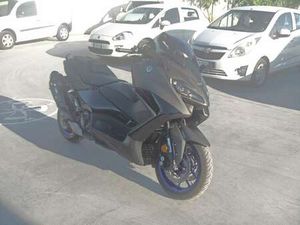 YAMAHA TMAX 560 NERO