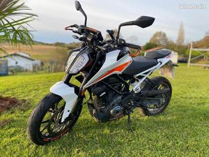 KTM DUKE 390