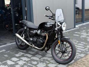 TRIUMPH STREET TWIN 900 *TOP ZUSTAND*WENIG KM*