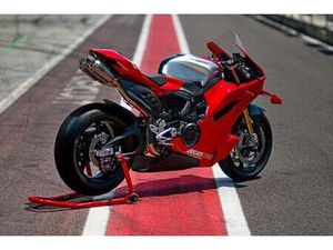 DUCATI PANIGALE V4R PERFORMANCE AKRA 239 PS 330 KM/H