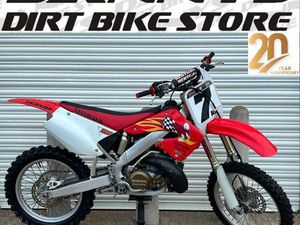 DANNYS DIRT BIKES IMMACULATE LOW USE HONDA CR 250 VMXDN CR 250 01 MAY PX MX BIKE
