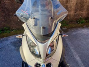 PIAGGIO MP3 300 LT PATENTE B