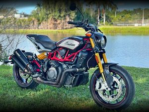 2022 INDIAN FTR R CARBON