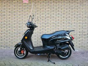 SYM FIDDLE 2 4 TAKT SNORSCOOTER (25KM) 11644KM & WINDSCHERM! — SCOOTERS | SYM — MARKTPLAATS