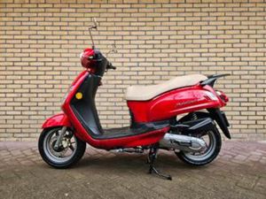 SYM FIDDLE 2 4 TAKT SNORSCOOTER (25KM) MET SLECHTS 8153 KM! — SCOOTERS | SYM — MARKTPLAATS