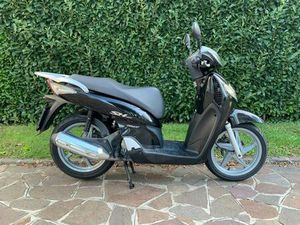 VENDO HONDA SH 150 I (2009 - 12) USATA A SARONNO (CODICE 9893951) - MOTO.IT