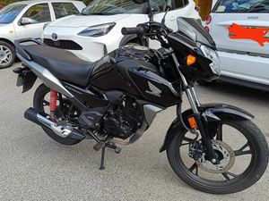 HONDA CB 125 PRETA EM EXCELENTE ESTADO, COMO NOVA. PORTIMÃO