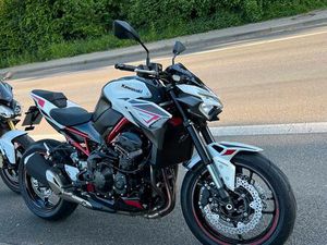KAWASAKI Z900 - A2 GEDROSSELT - BJ 2022