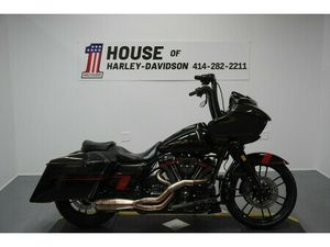 2018 HARLEY-DAVIDSON® CVO™ ROAD GLIDE® BLACK EARTH & VIVID BLACK