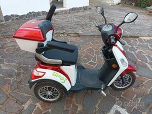 SCOOTER-MOTO ELETTRICA TRE RUOTE UFO3