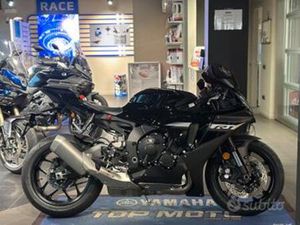 YAMAHA YZF R1 ULTIMO PEZZO IMMATRICOLABILE