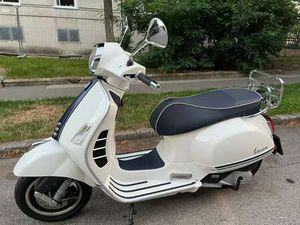 VESPA GTS YACHT CLUB