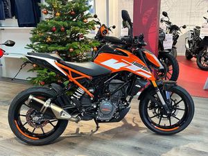 KTM 125 DUKE / SEHR GEPFLEGT !! / ZUBEHÖR