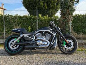 HARLEY-DAVIDSON VRSCAW V-ROD