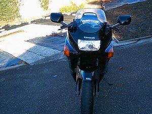 ② KAWASAKI ZZR 600, BJ 1996