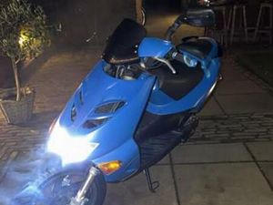APRILLIA SR 50 — SCOOTERS | PIAGGIO — MARKTPLAATS
