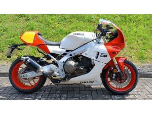 YAMAHA XSR900 GP 3 JAHRE GARANTIE; ZUBEHÖR; AKRA