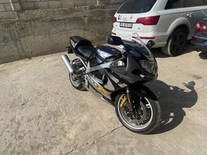 SUZUKI GSXR →
